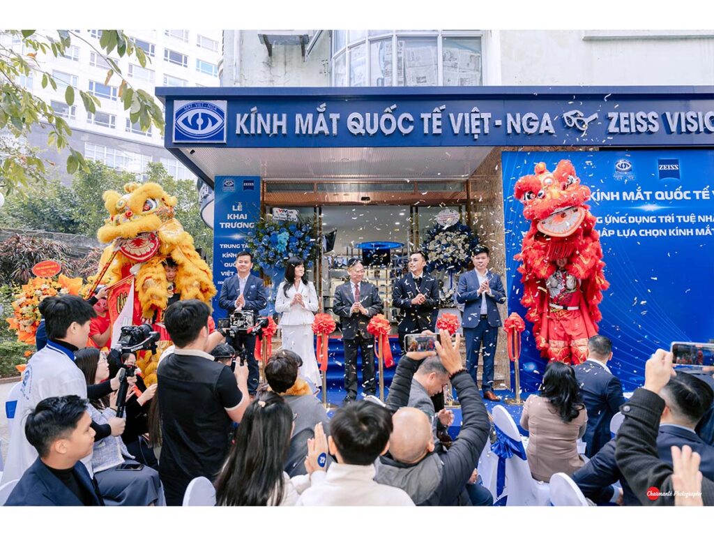 Khai Truong Trung Tam Kinh Mat Quoc Te Viet Nga